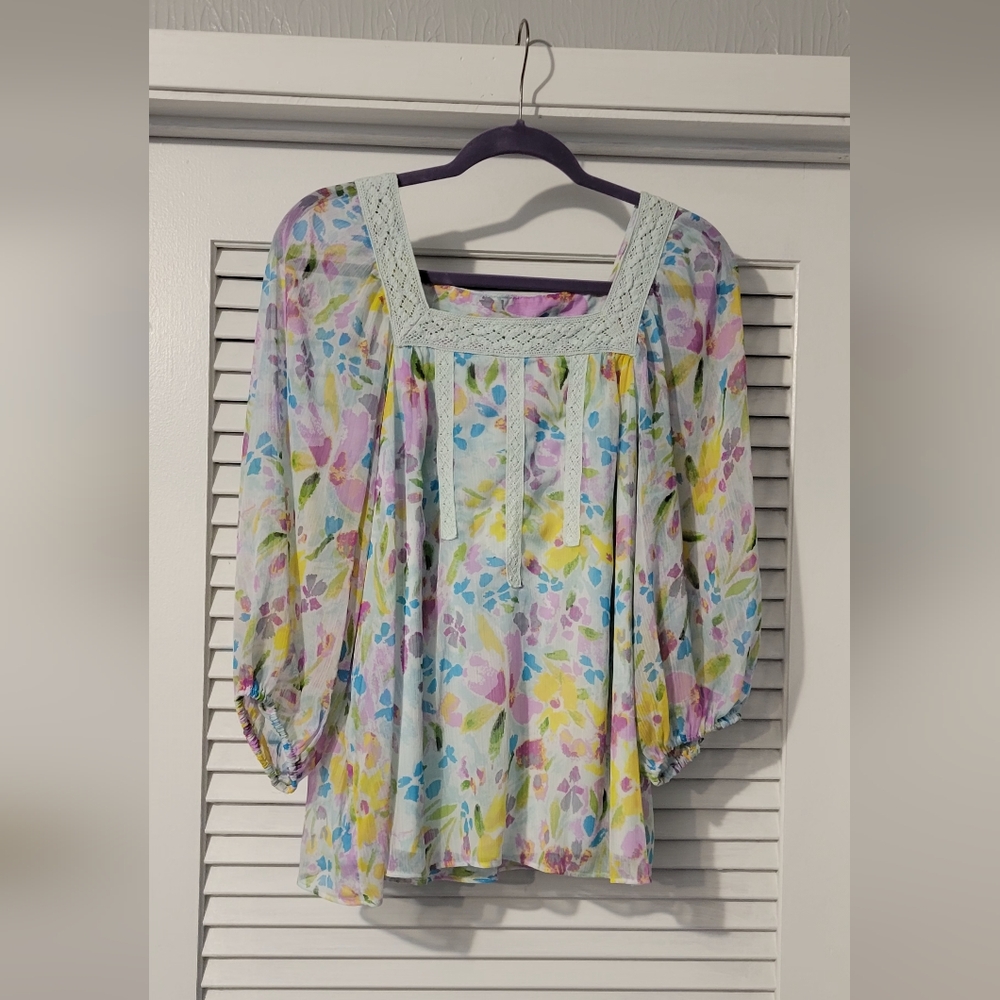 EUC Women's Floral Blouse
